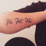 Tatuaje Veni, vidi, vici (¡Ven, mira, gana!). Boceto, traducción, significado