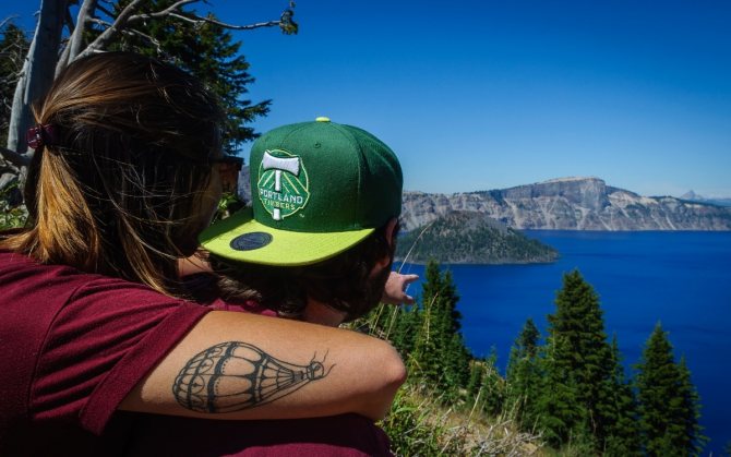 Globo de tatuaje en la mano