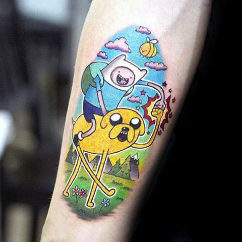 Adventure Time tatuointi käsivarteen