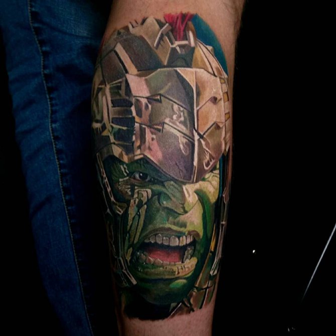 Evil Hulk tattoo on his leg