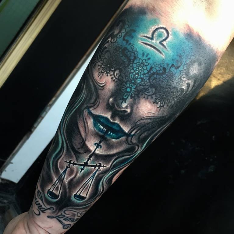 Tatouage du signe du zodiaque Balance