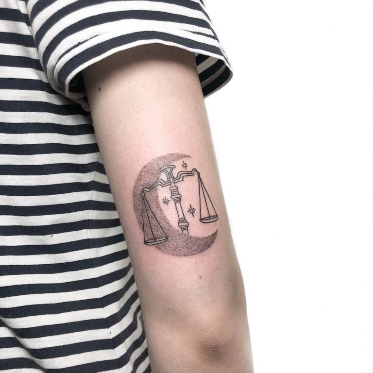 Tatuaggio del segno zodiacale Bilancia