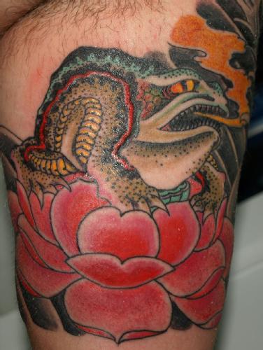 Tatuaje de un ser divino Sanbonashi-no-kaeru