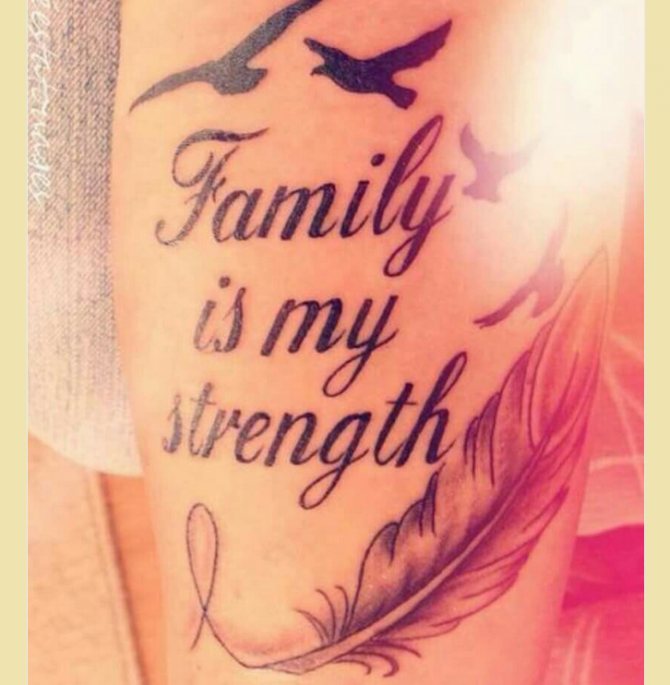 Τατουάζ για κορίτσι: Η οικογένεια είναι η δύναμή μου