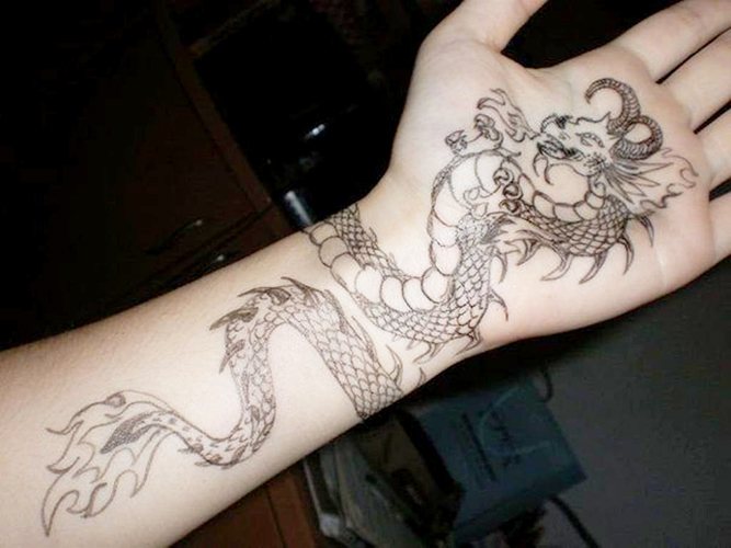 Tatouage d'un dragon. Photo, signification, croquis pour filles, hommes. Photo