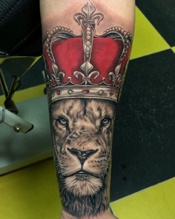 Tattoo of the crown