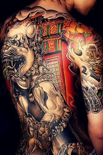Tatouage d'un lion-étranger