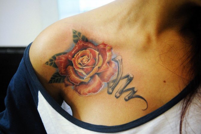 Tattoo on collarbone