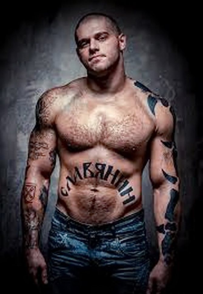 Татуировка на мъжкия стомах