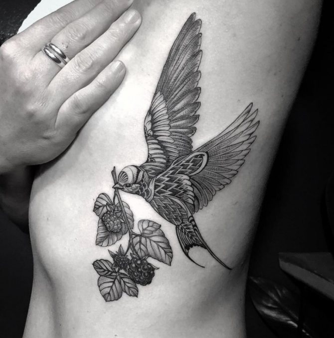 Татуировка на ребрата