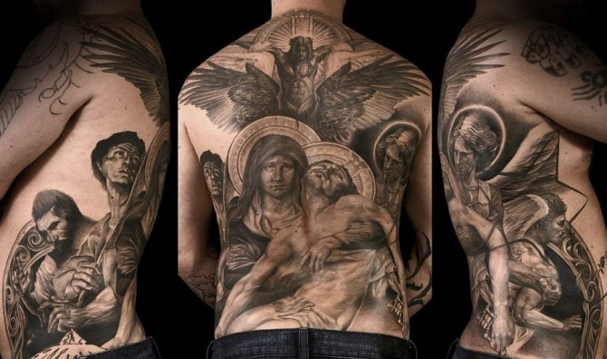 Tatuaggio religioso del corpo