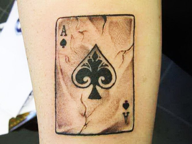 Tattoo of Spades. Signification de la combinaison de pique pour les femmes et les hommes