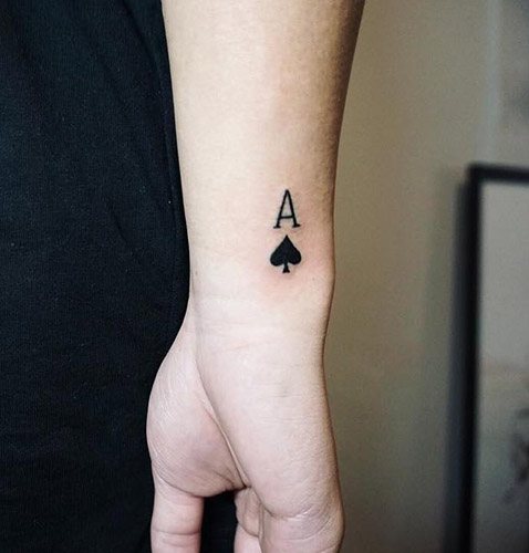 Tattoo of Spades. Signification de la couleur de pique chez les femmes, les hommes