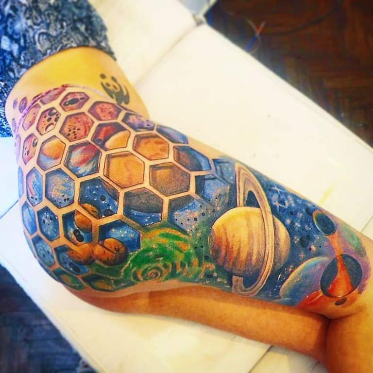 egy bolygó tetoválása