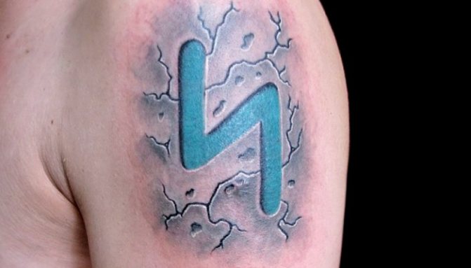 Tatouage de runes de pouvoir