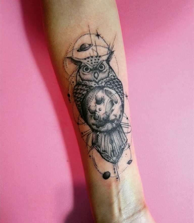 Татуировка на бухал с планети