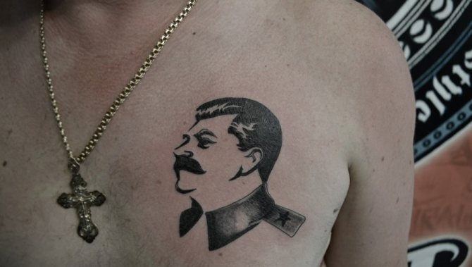 Tatuaje de Stalin en el pecho