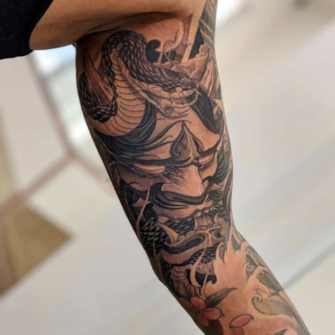 kígyó tetoválás jelentése