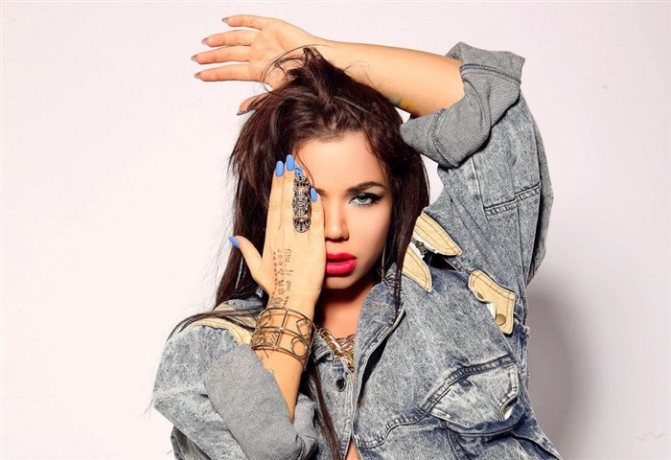 Tatouages de Bianca sur le bras