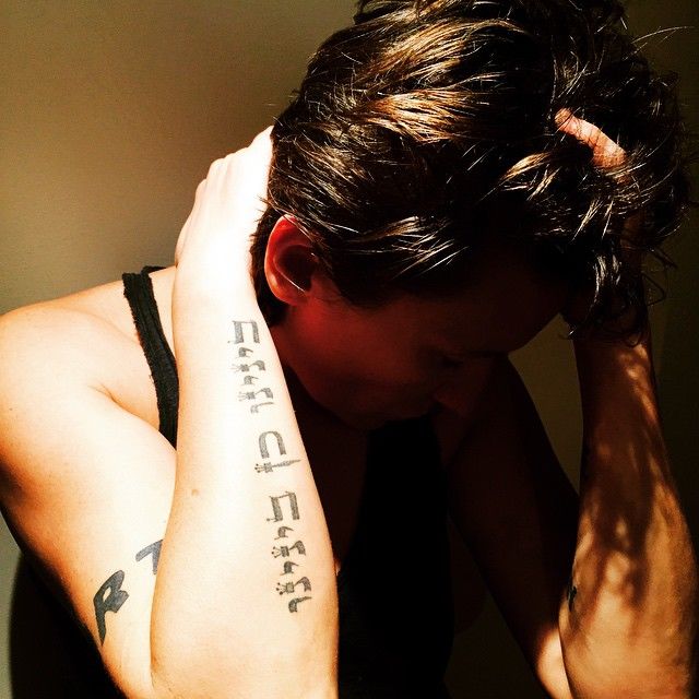 Diana Arbenina tetování na ruce