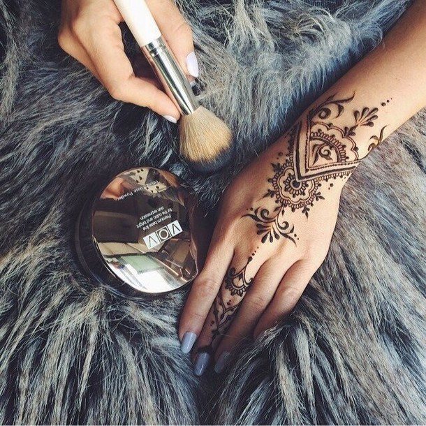 Tatouages pour filles sur le bras et leur signification. Photos, dessins, beaux, petits, inscriptions