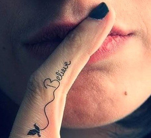 Tatouages pour filles sur le bras et leur signification. Photos, dessins, beaux, petits, inscriptions