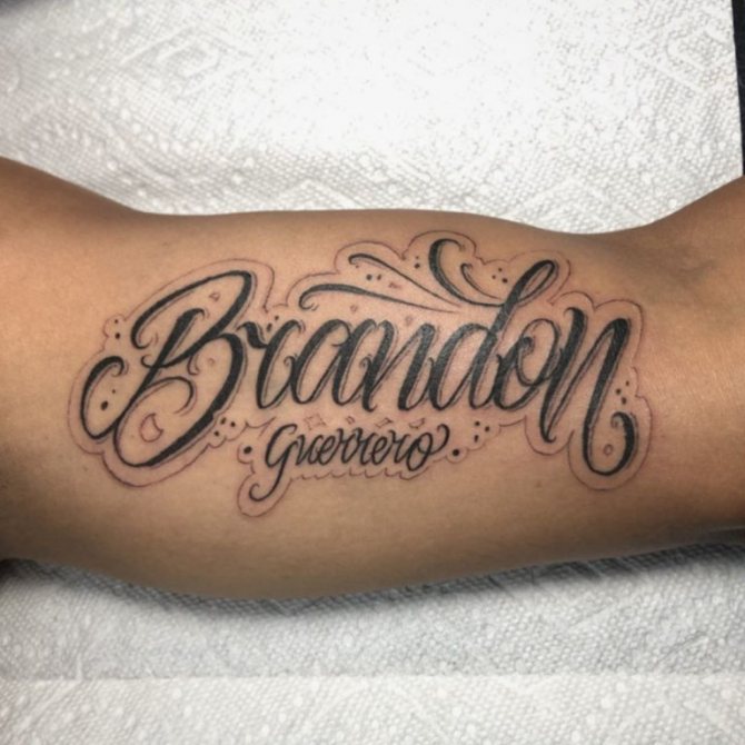 tatouages pour hommes inscriptions à la main