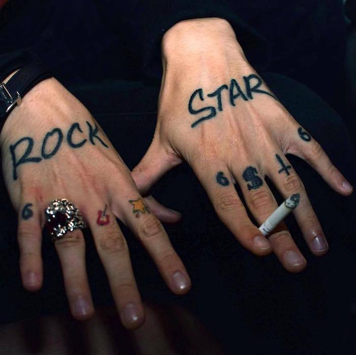 tatuajes faciales en los brazos