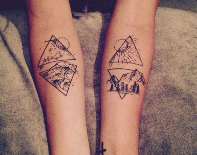 女子の二の腕にタトゥー、隙間に男性、碑文。写真