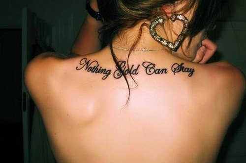 Tetoválások a lányok gerincén (hátán): Hieroglifák, feliratok fordítással, virágok, pont, rúnák, bolygók, vonalak. Gyönyörű minták