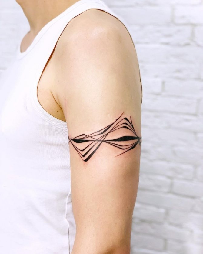 簡単なペンの手の入れ墨の写真