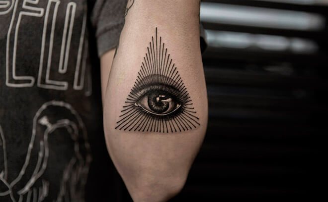 Tatouages de l'œil qui voit tout
