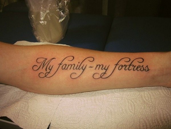 Tatouages avec une signification pour les filles - inscriptions avec traduction et leur signification. Photo