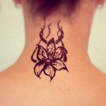 Временни татуировки. Как да си направим у дома: гел писалка, къна, боя, стикери, цветни и черно-бели, молив за очи, маркер, шаблон