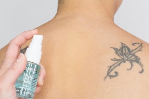 テンポラリータトゥー。家庭での作り方:ジェルペン、ヘナ、絵の具、シール、カラーと白黒、目には鉛筆で、マーカーで、ステンシルで