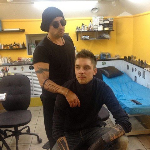 Ο καλλιτέχνης τατουάζ του Dmitry Nagiev