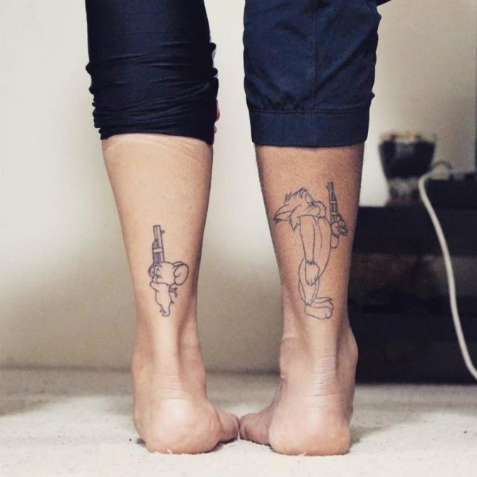 Tom et Jerry - un choix mignon pour les tatouages de couple