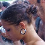 Тунели в ушите на момичетата. Снимка, размер на стриите, грижа