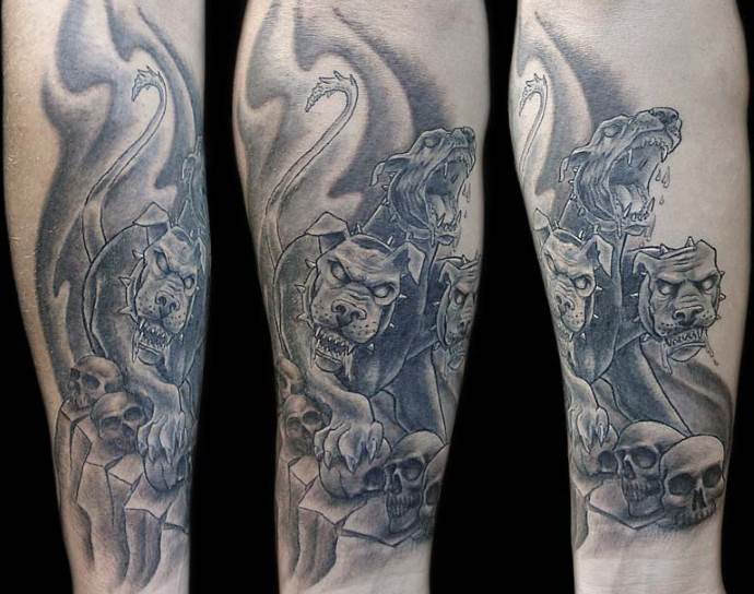 Kolm nurka, mis kujutavad põrgukoera