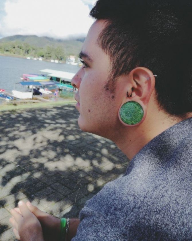 σήραγγες στα αυτιά φωτογραφία