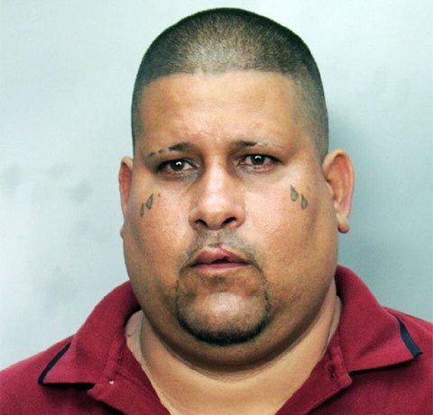 Tatuaggio della prigione di una lacrima sotto l'occhio