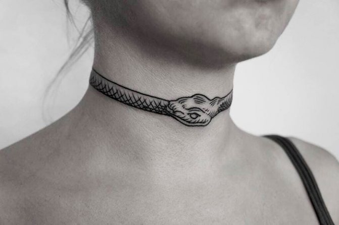 Tetování Ouroboros. Náčrtek, tedy kolem ruky, nohy, zápěstí, zad, krku