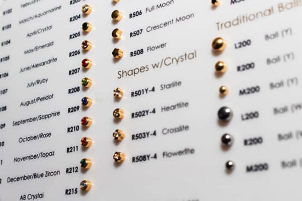 Stili di orecchini a perno per piercing