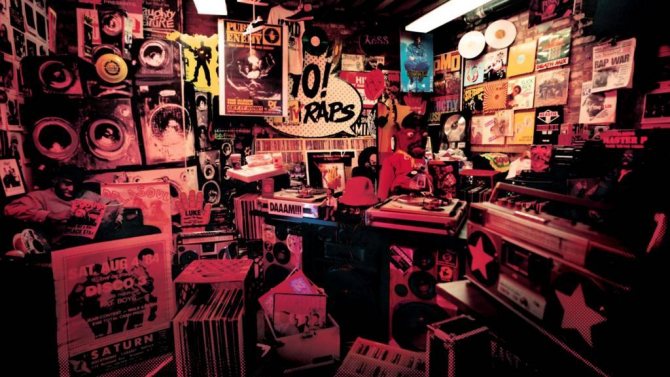 ♪ Vinyl is old school ♪