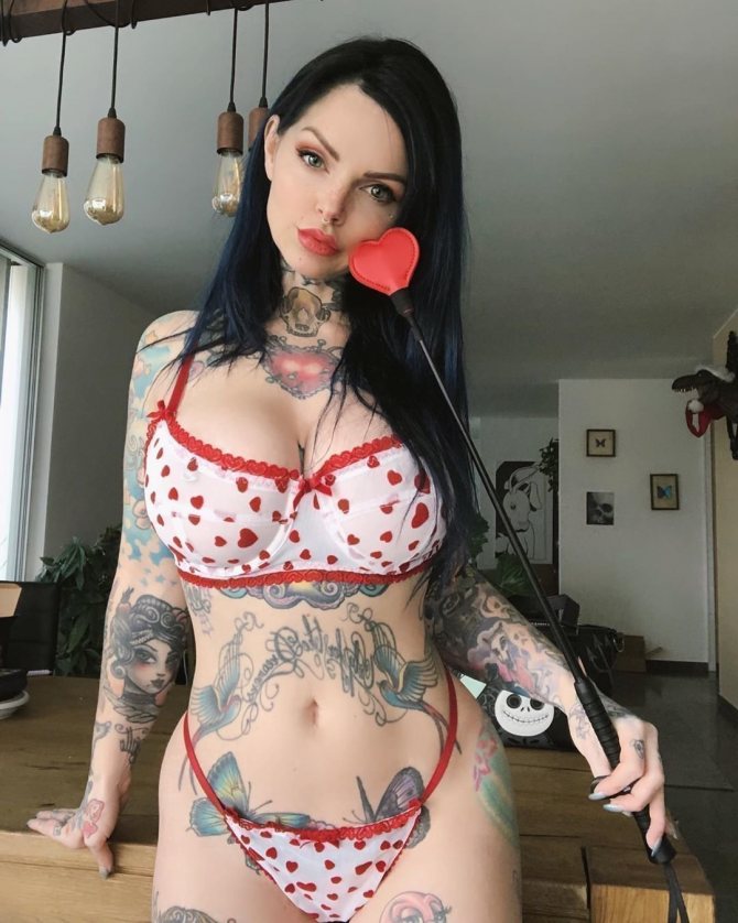 Le look du modèle de tatouage Riae6
