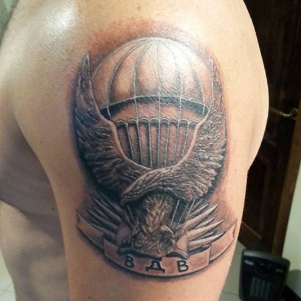 στρατιωτικά τατουάζ