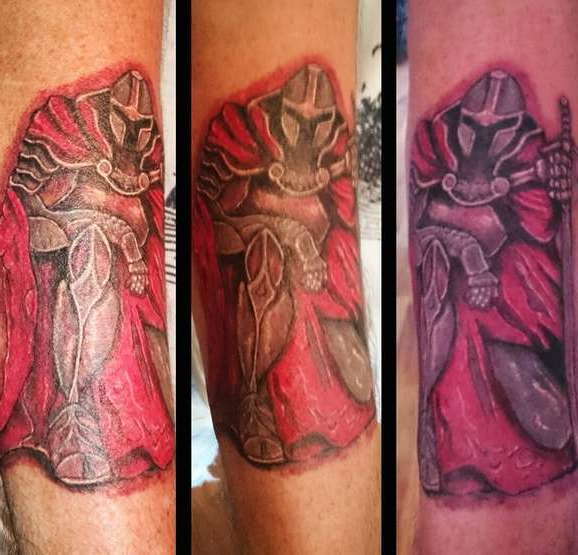 Guerrier à la cape rouge