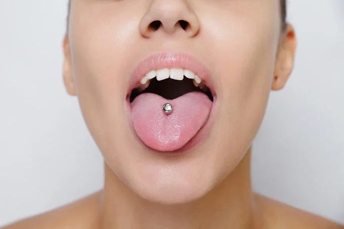 Question pour les filles ayant un piercing à la langue