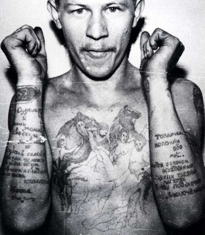 Por eso en la URSS los presos se golpeaban en el pecho con Lenin y Stalin.