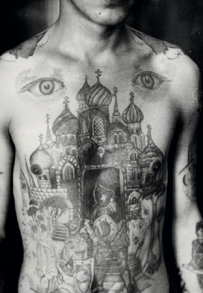 Por eso los presos soviéticos llevaban tatuados a Lenin y Stalin en el pecho.